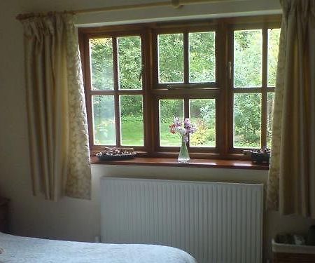 The Riverbarn Guest House Fonthill Bishop Exterior photo